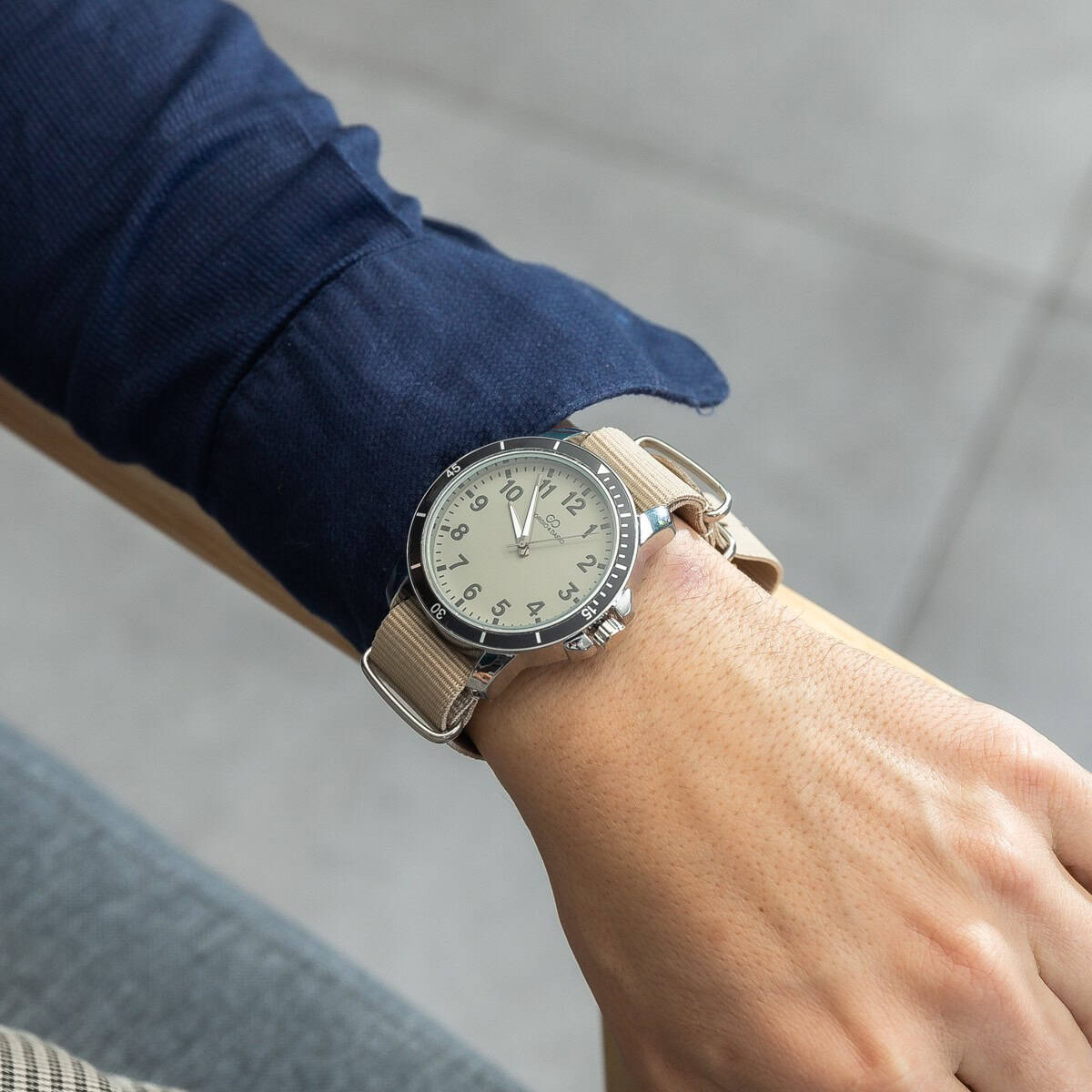 Jolie Montre Homme Tissu Beige GIORGIO