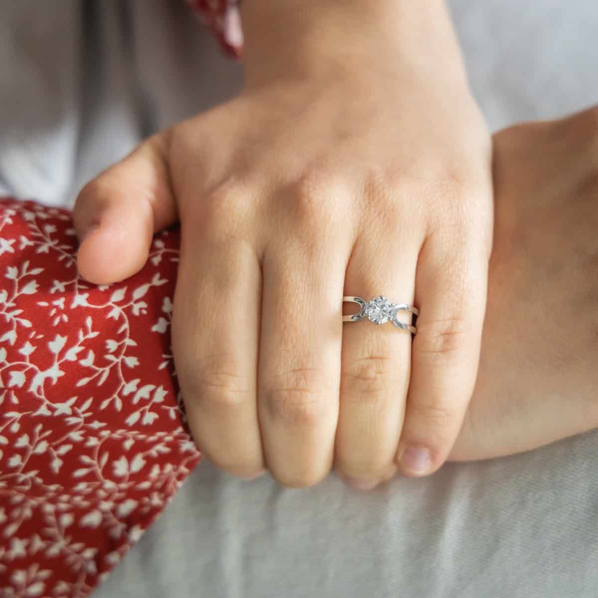 Coffret Bague Femme Trois en Une en Céramique Ornée Zirconium