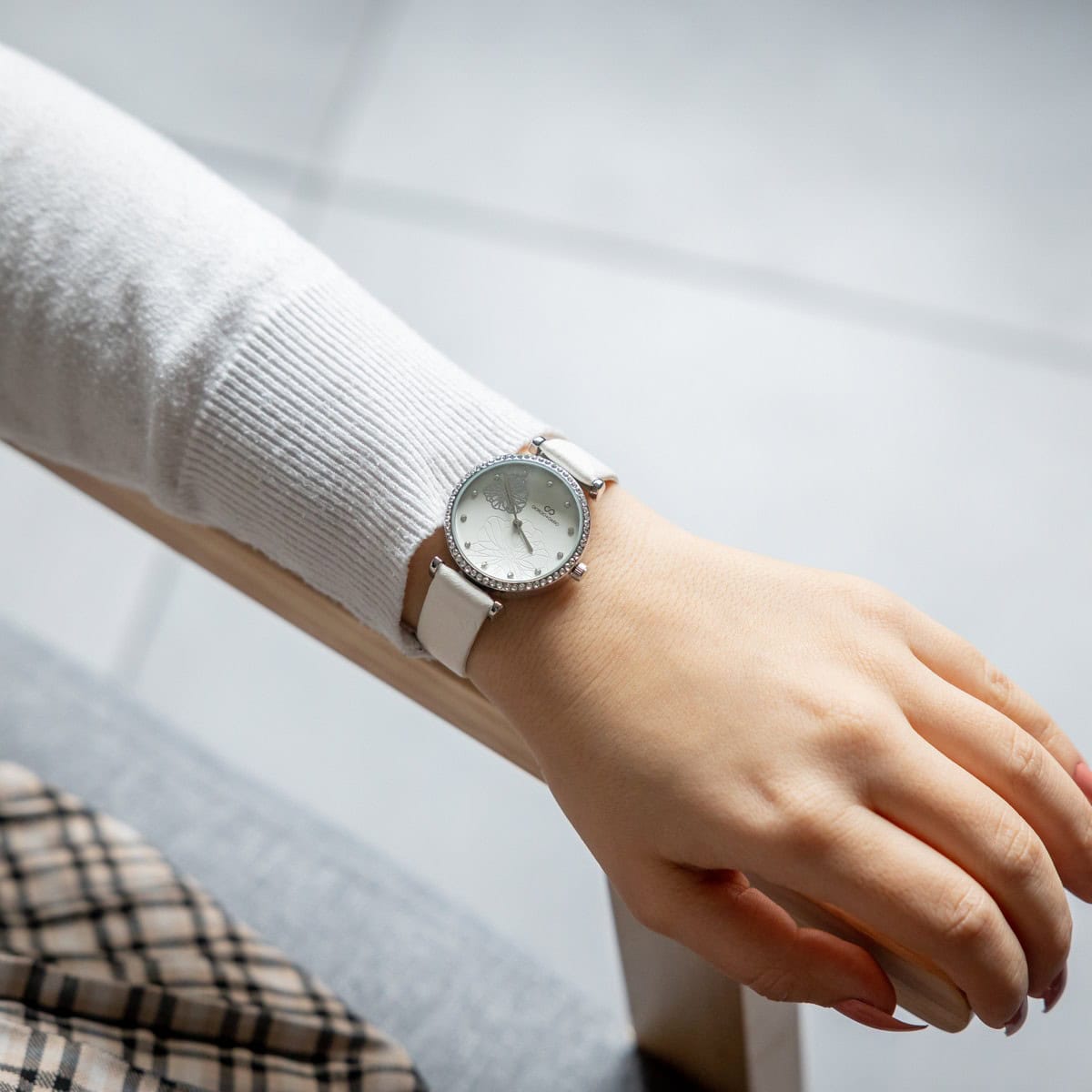 Très belle Montre Femme Blanc GIORGIO