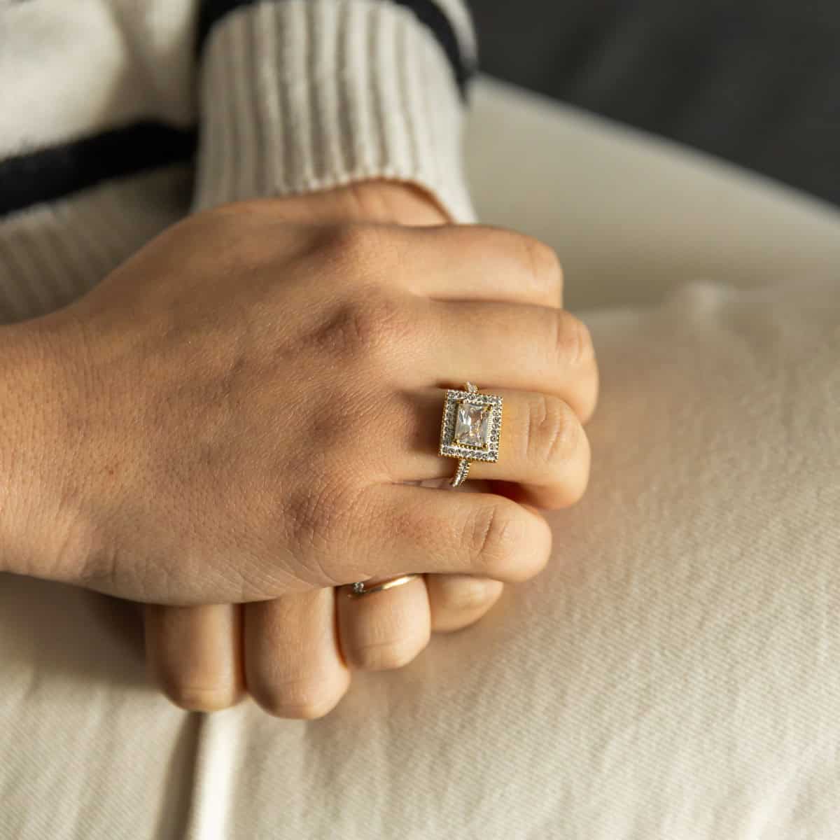 Votre Bague pour Femme en Acier Doré Ornée Zirconium