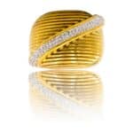 Bague Moderne pour Femme Métal Doré Ornée avec Zirconium