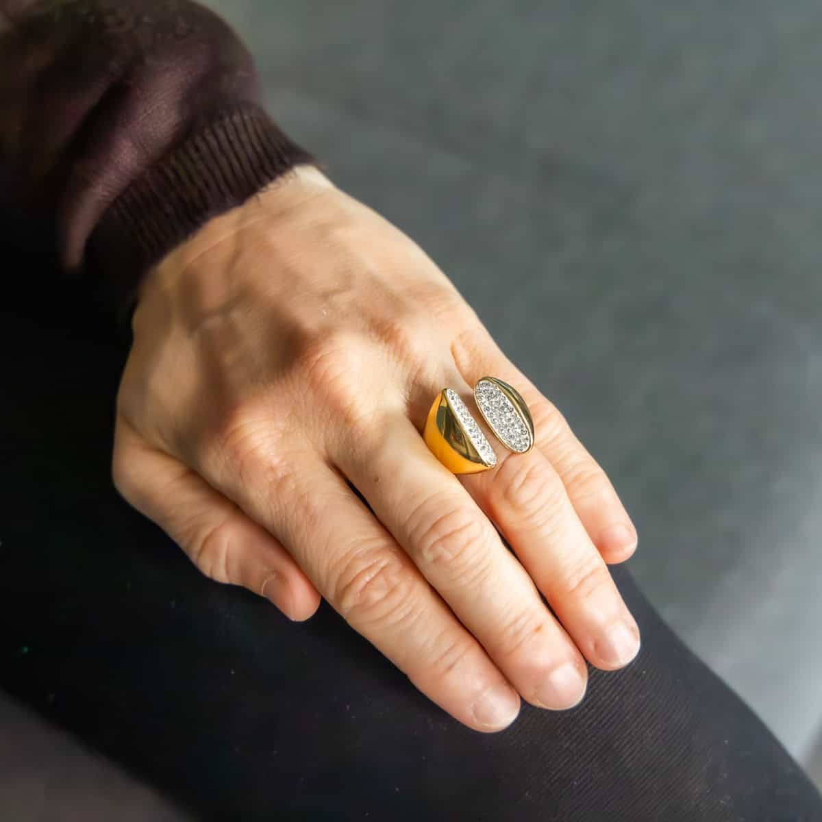 Bague pour Femme Tendance Métal Doré Ornée avec Zirconium