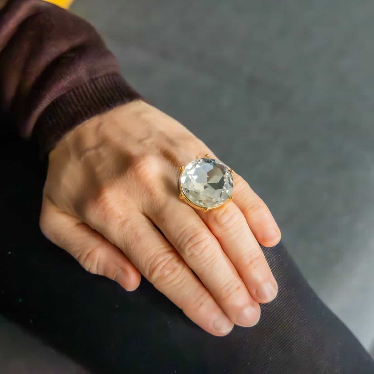Bague Femme en Métal Doré Ornée avec Zirconium Rond Blanc