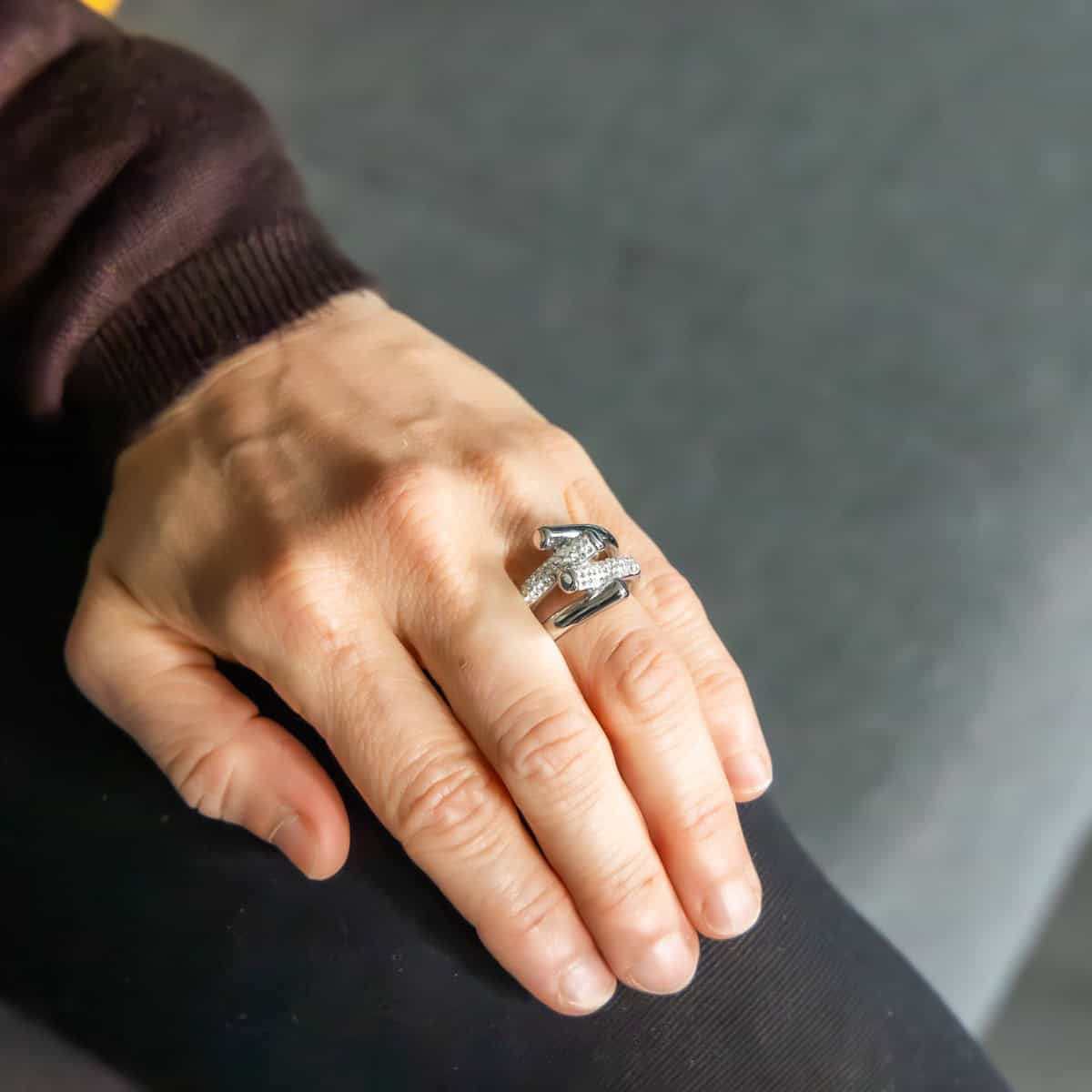 Très Jolie Bague Femme Métal Doré Ornée avec Zirconium Blanc