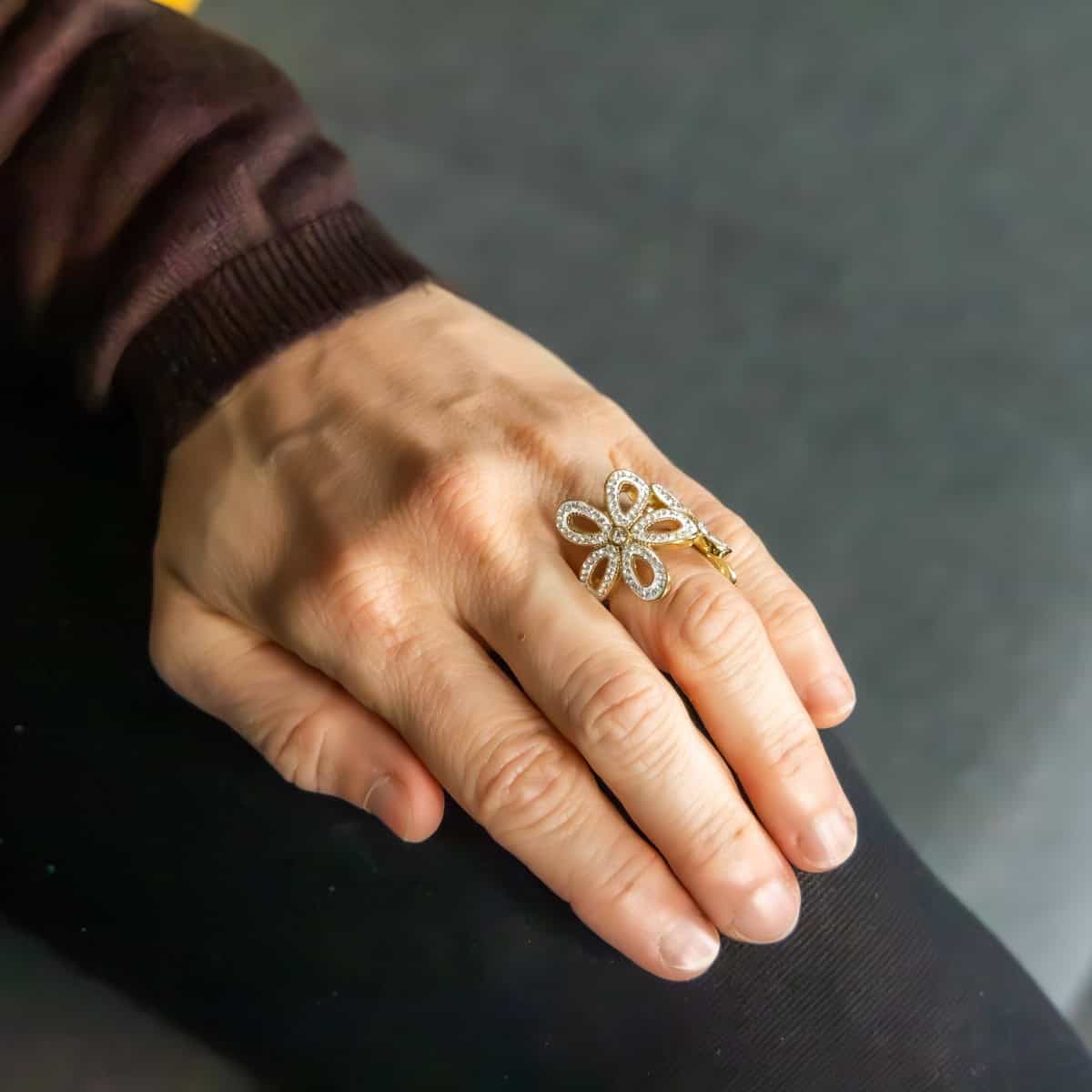 Bague Stylée Femme Métal Fleur Ornée avec Zirconium