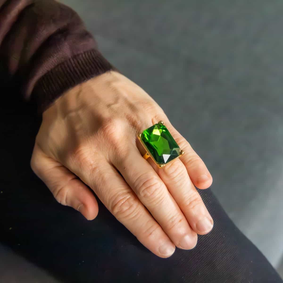 Sublime Bague Femme Métal Doré Ornée avec Zirconium Vert